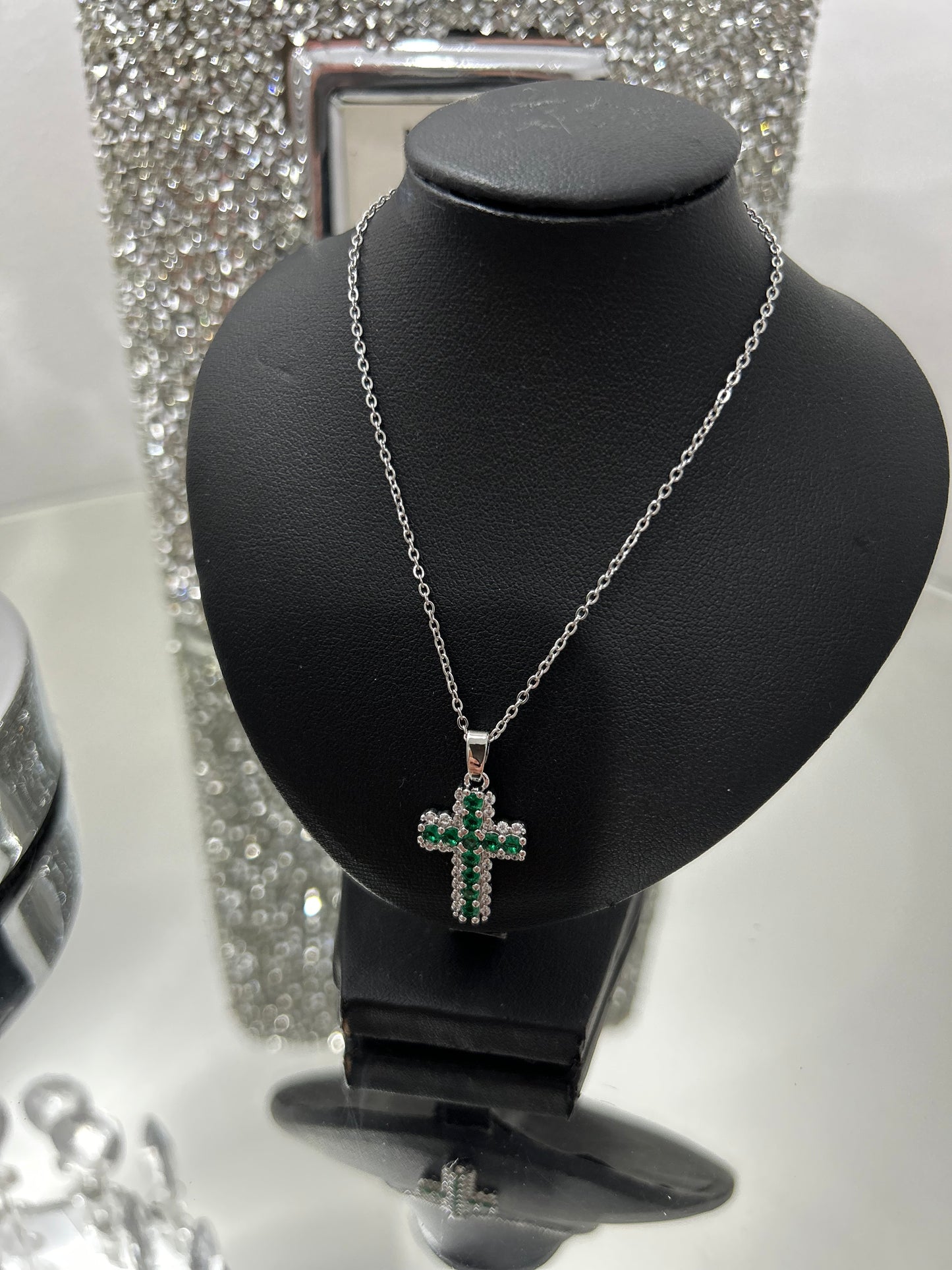 Stunning Cross & Chain 2x1.5cm