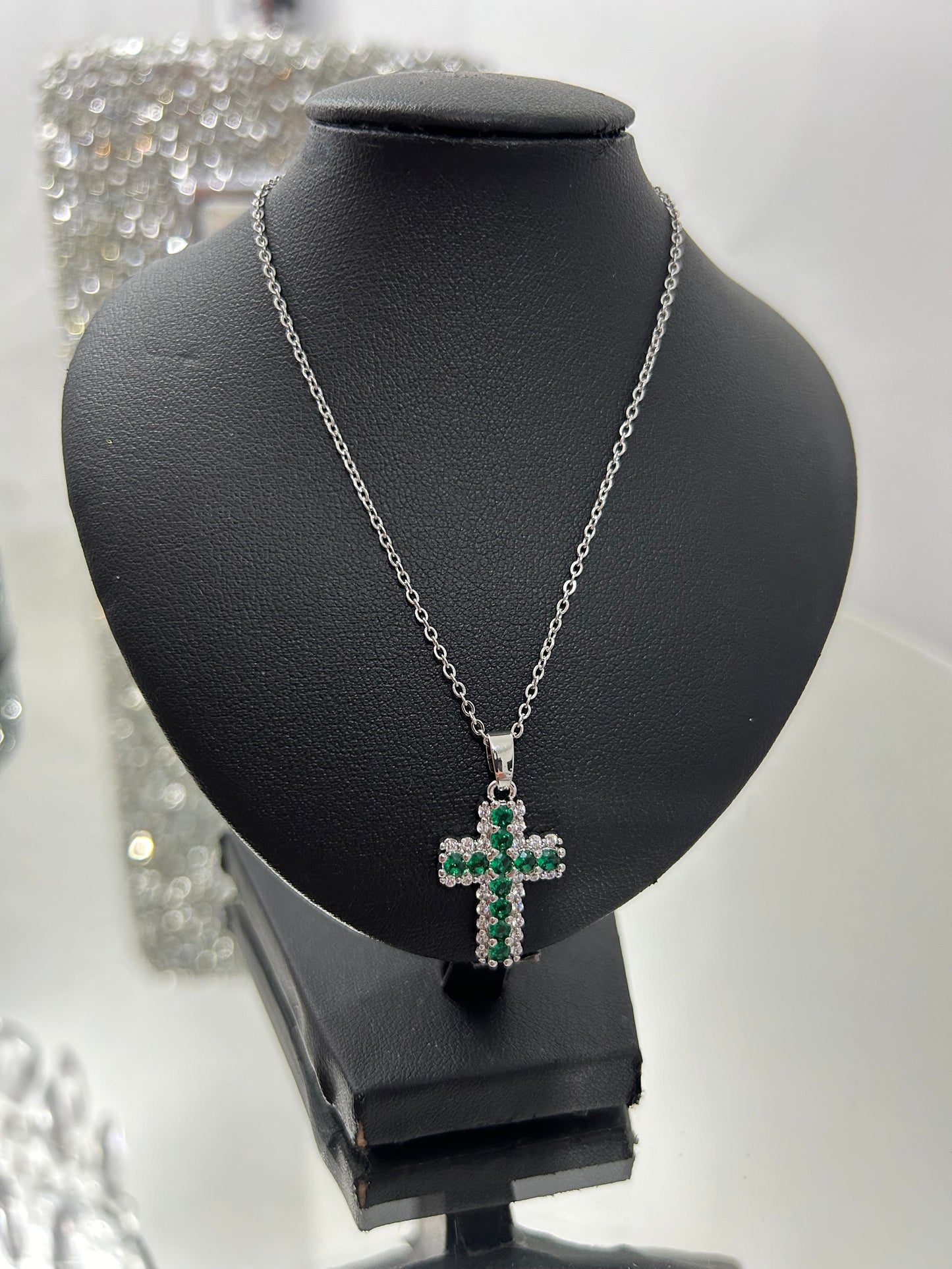 Stunning Cross & Chain 2x1.5cm